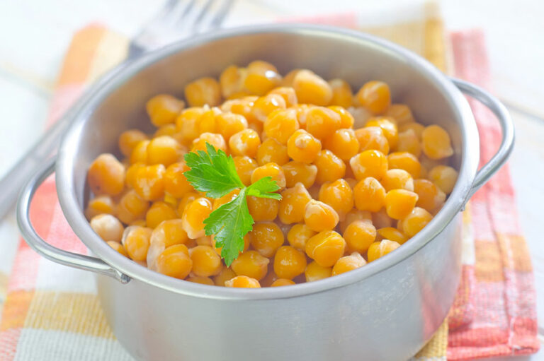 Foods to eat and avoid for managing thyroid cancer